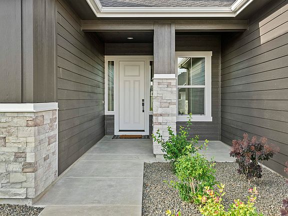 3rd image of 846 W Tall Prairie Dr