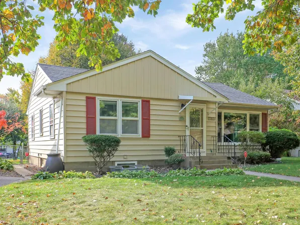 1180 Skillman Ave W, Roseville, MN 55113