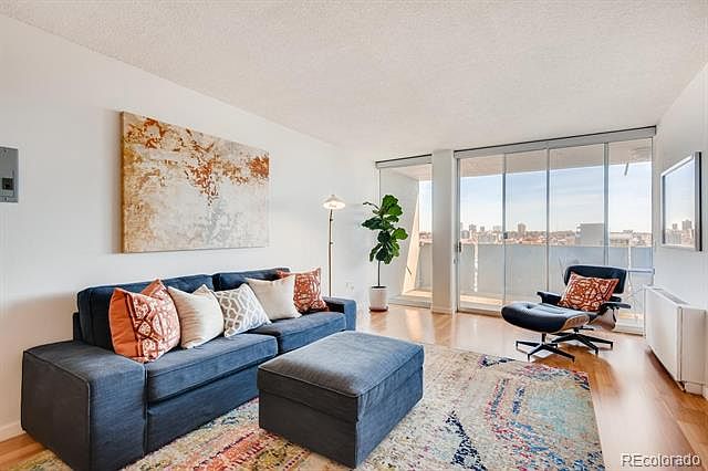 1st image of 909 Logan St APT 10I