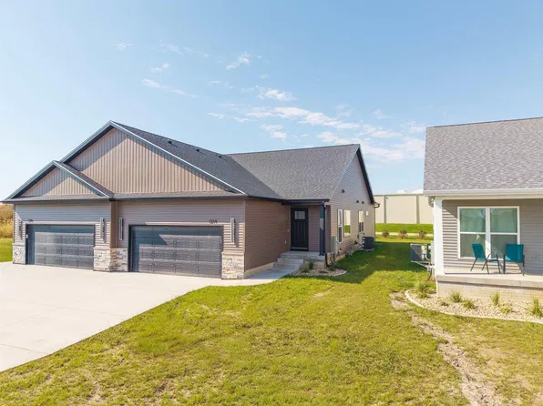 1214 Rock Ridge Cir, Waverly, IA 50677