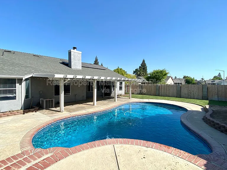6509 N Vista Ave — Photo 1