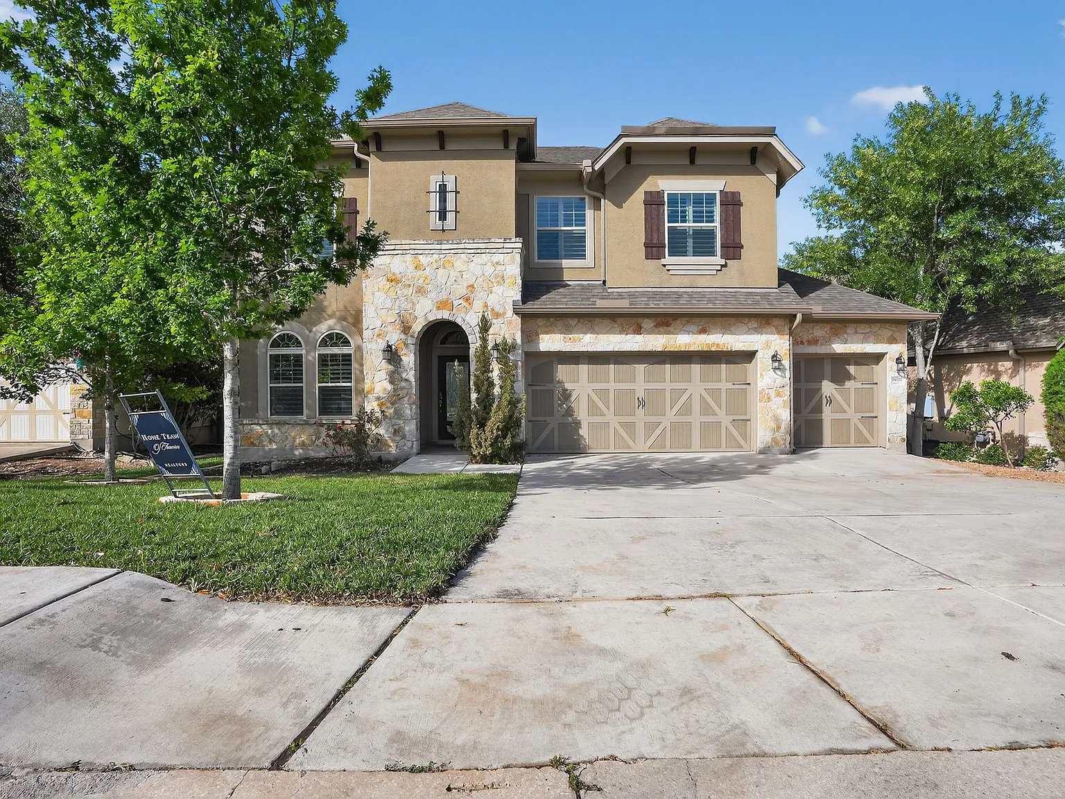 4 bed, 3209 sqft, $3,500 — Photo 2