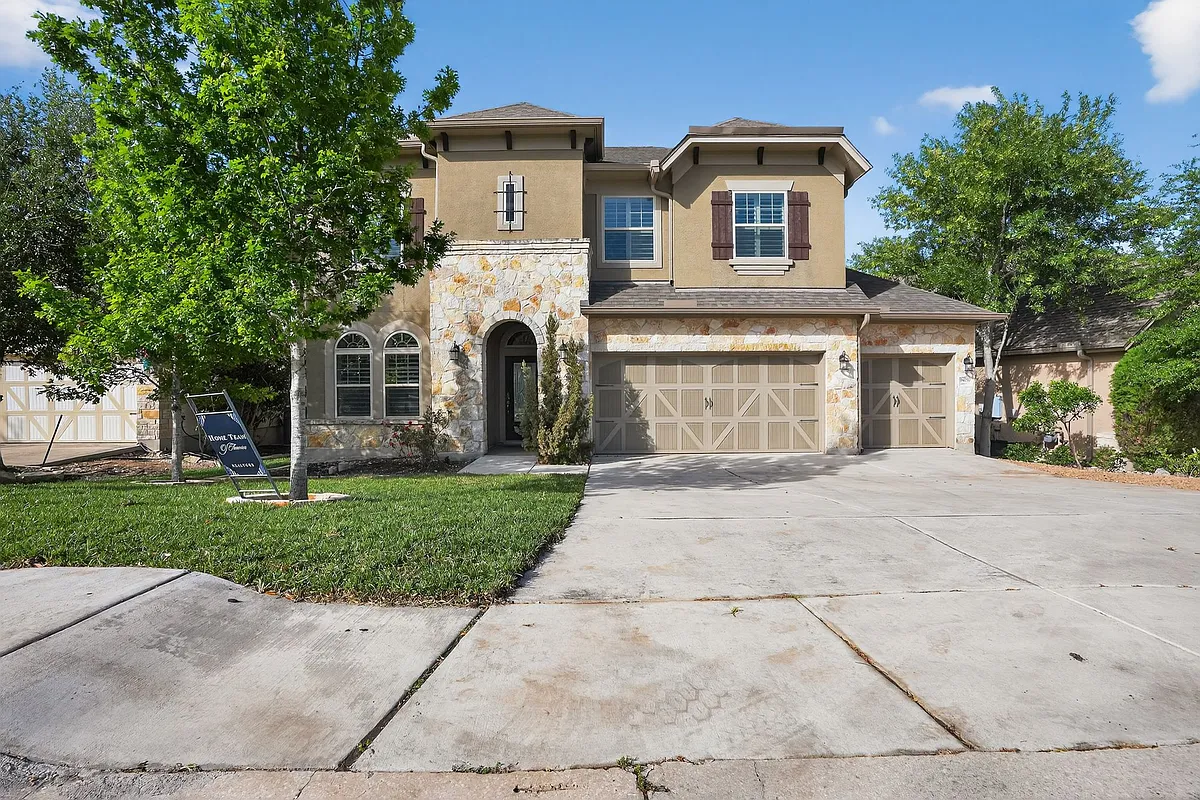 Building Photo - 18039 Branson Fls