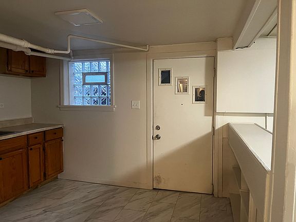 3rd image of 5821 S Artesian Ave
