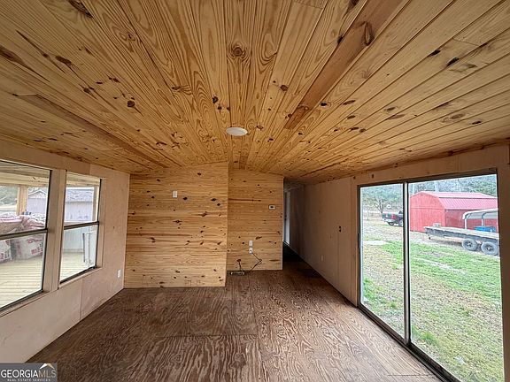 5th image of 210 Chickadee Cir