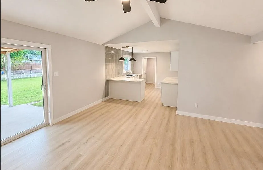 3 bed, 1.5 bath, 1142 sqft, $2,250 — Photo 2