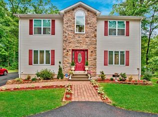 365 Cherry Lane Rd, Bartonsville, PA 18321