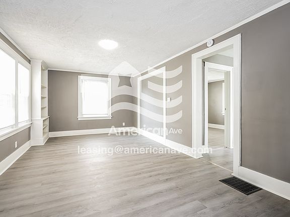 1072993_004_wm_-_living_room_13026570.jpg