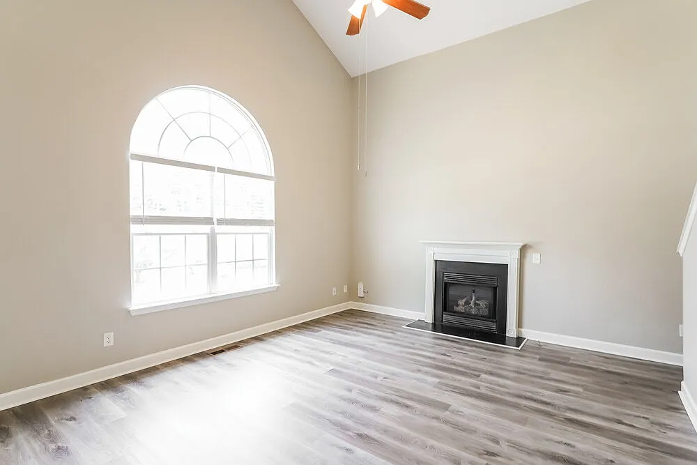 3 bed, 2.0 bath, 1875 sqft, $2,140 — Photo 4
