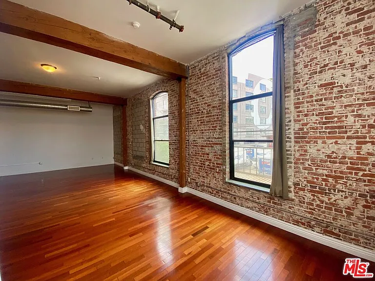 652 Mateo St #201 — Photo 7