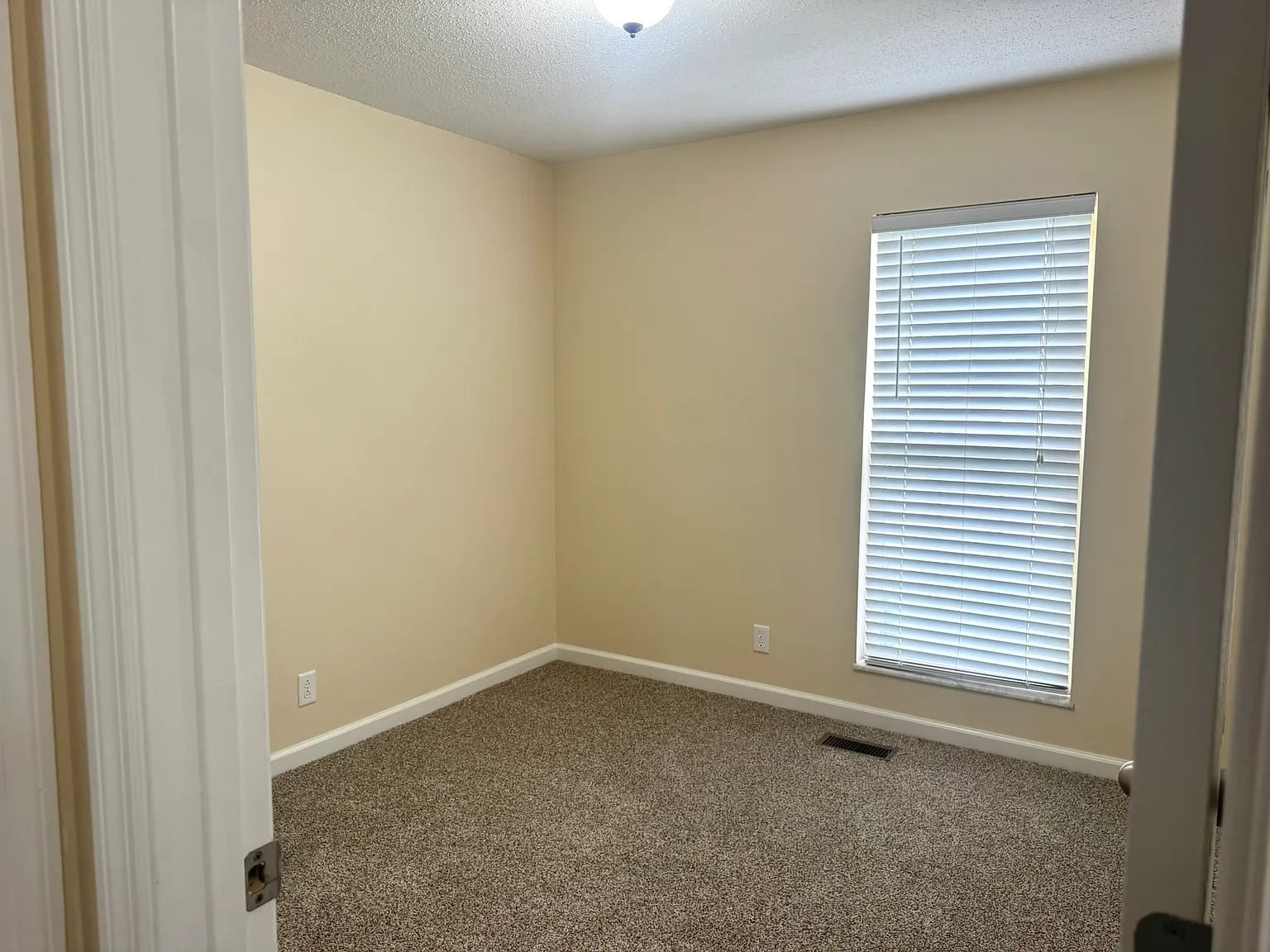 3 bed, 1192 sqft, $1,850 — Photo 3