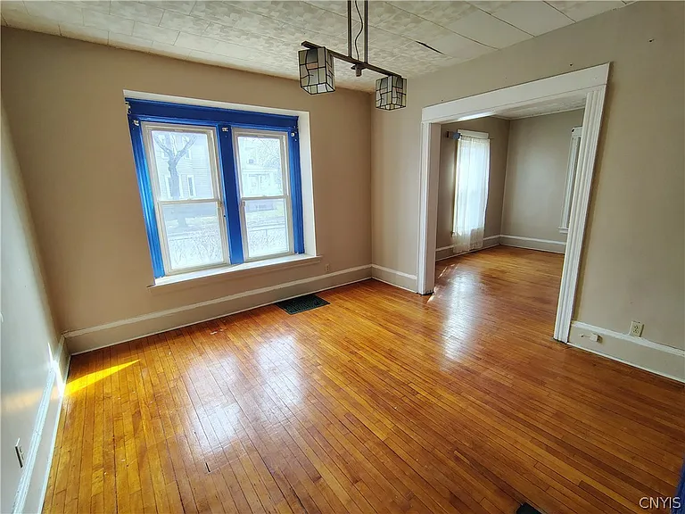 2331 Midland Ave — Photo 7