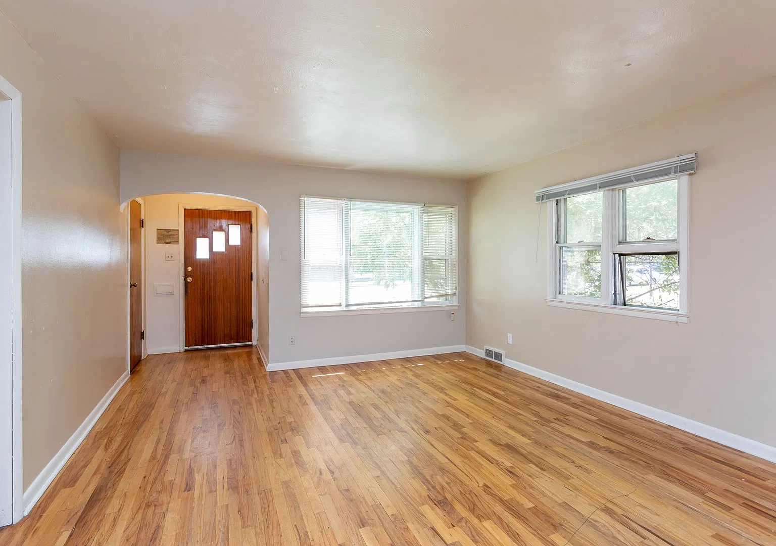 961 Grandview Ave. — Photo 3