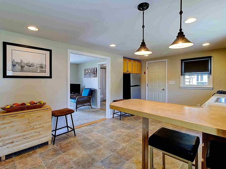 262 Riverside St — Photo 5