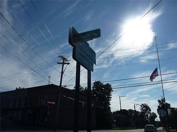 3rd image of 402 N Main St