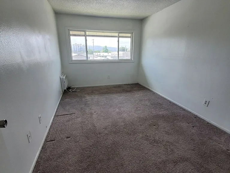 545 E Rue Royale St — Photo 10