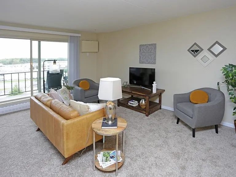 1408 Maple Grove Rd — Photo 16