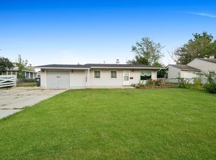 913 S Bartlett Rd, Streamwood, IL 60107