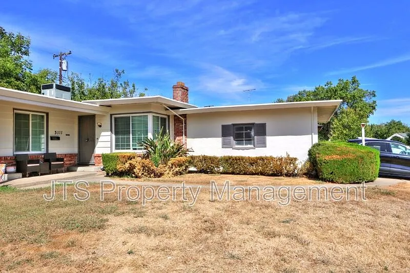 2 bed, 1.0 bath, 900 sqft, $1,600 — Photo 2