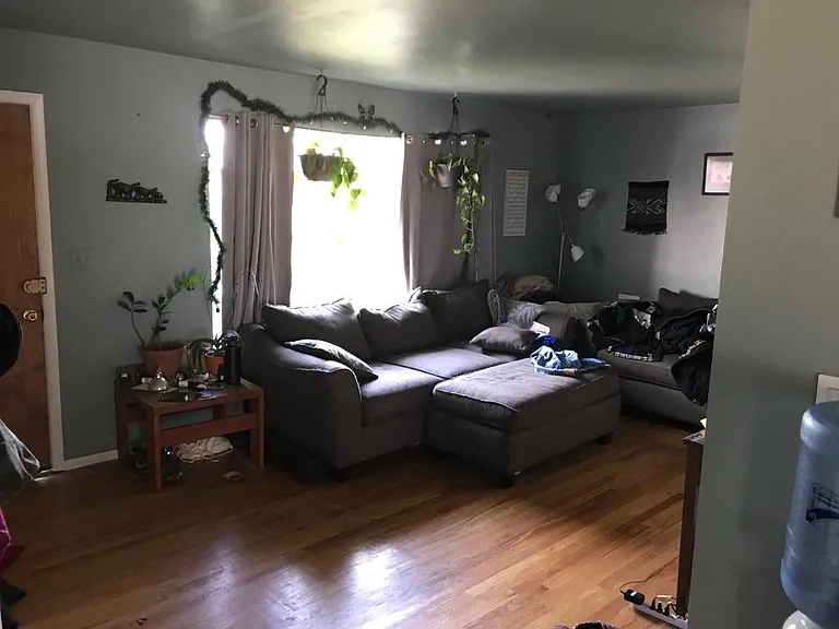 1305 Hillcrest Dr — Photo 2