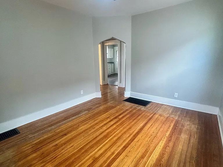 1310 Earl Ave — Photo 4