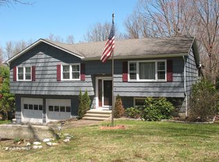 3 Autumn Dr, Bethel, CT 06801