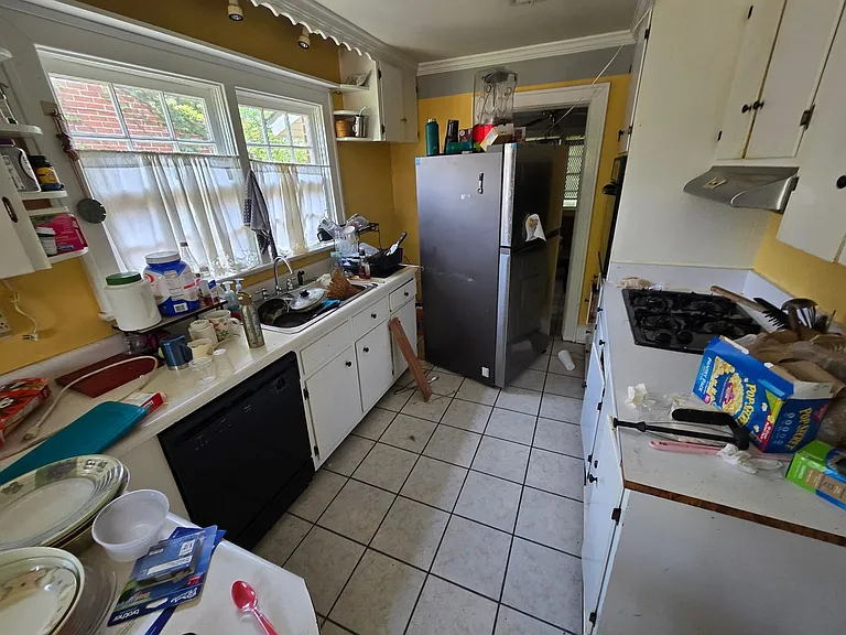 870 Laurel Ave — Photo 8