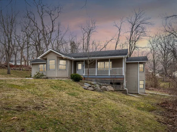 8375 Hamburg Rd, Brighton, MI 48116