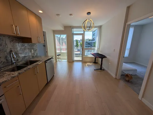 1708 Ontario St #411, Vancouver, BC V5T 0J7