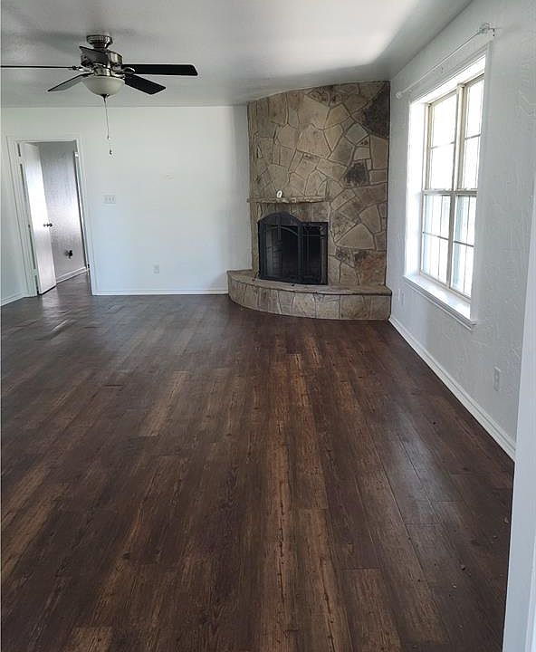 2nd image of 601 Rose Ln