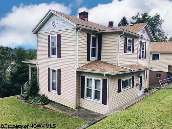 55 Adolphus St, Grafton, WV 26354