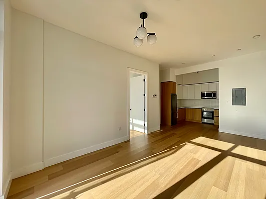 Rented by eRealty Advisors USA Inc | media 10