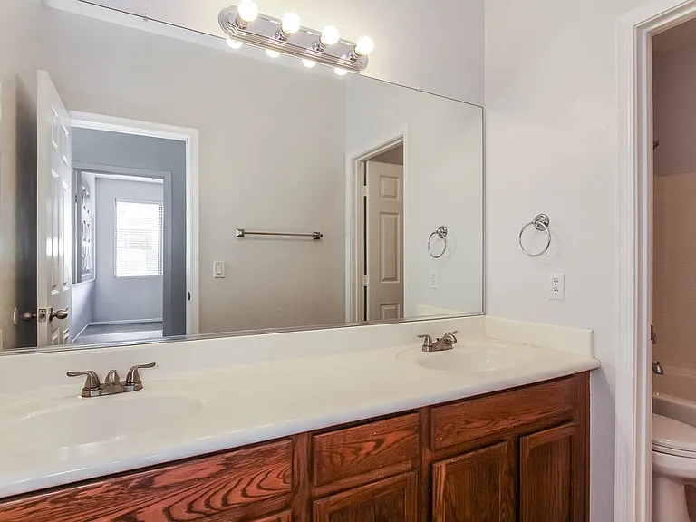 15248 W Port Royale Ln — Photo 14