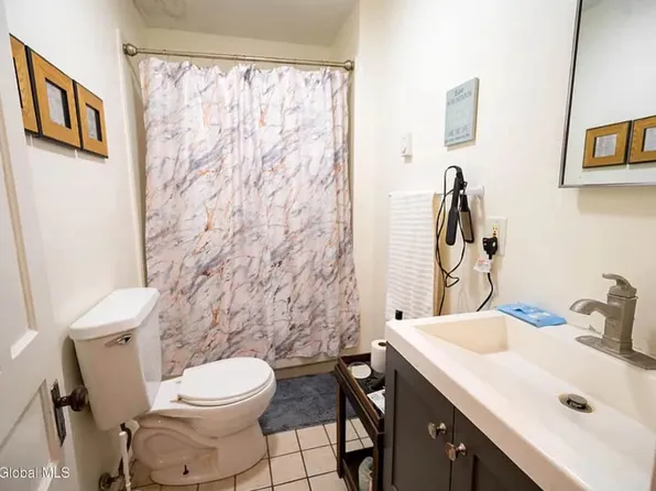 11 S Church St APT 5, Schenectady, NY 12305