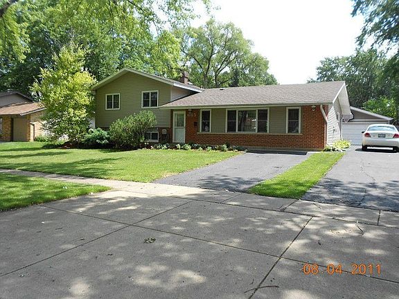 3rd image of 665 Flagstaff Ln
