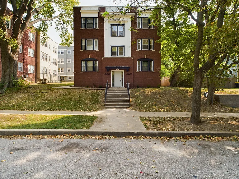 4207 Kenwood Ave #2S — Photo 16