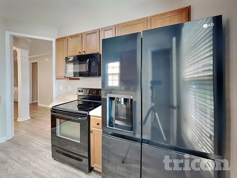 557 McCarthy Dr — Photo 5