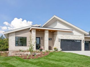 758 Ensconsed Way, Chaska, MN 55318