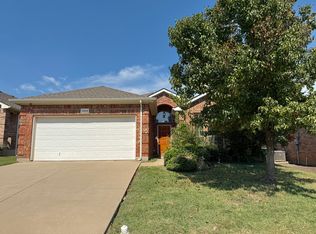 10008 Tulare Ln, Fort Worth, TX 76177