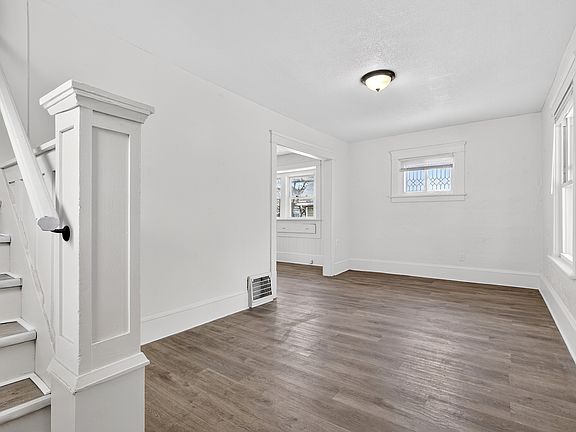 3rd image of 12 Courtland Dr