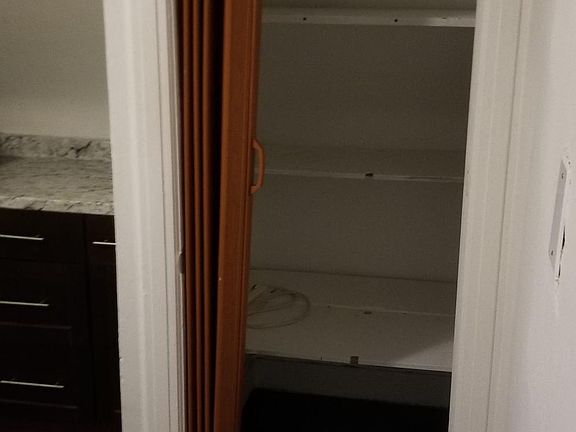 4th image of 192 N 17th St Floor 3
