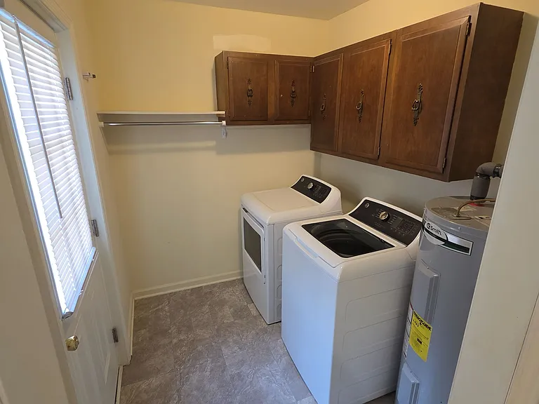 Washer/Dryer included
