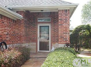829 Claycourt Cir, Fort Worth, TX 76120