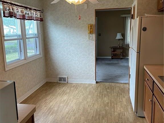5th image of 38 Greenleaf Ave