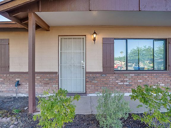 3rd image of 1041 S Cochise Cir