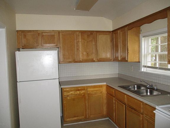 5th image of 3365 Sylvia St