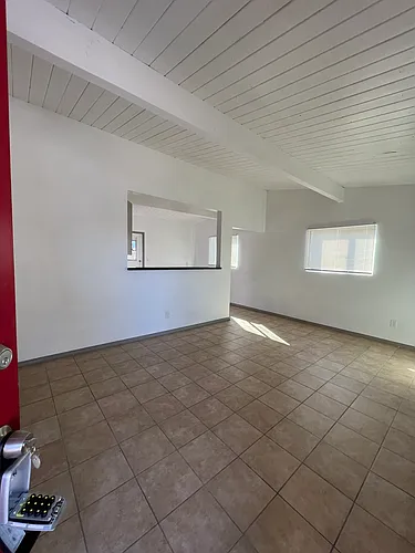 1044 E Grand Ave Photo 1