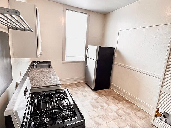 4th image of 371 Waller St APT 9