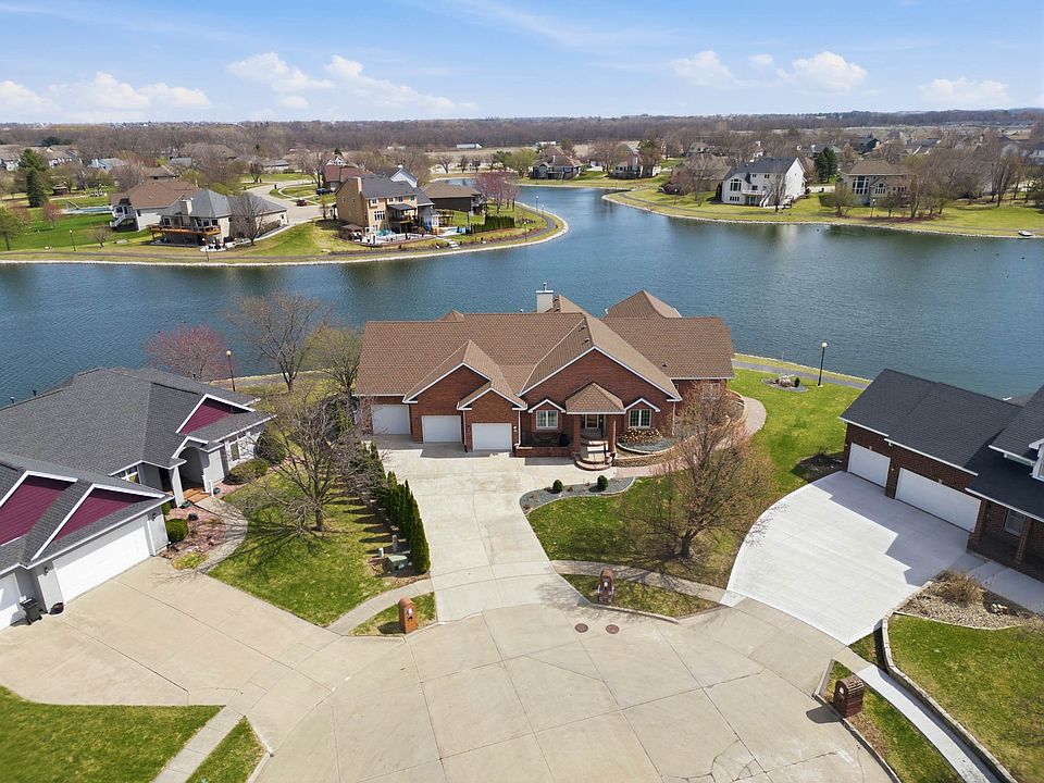 1st image of 809 NE Vail Ct