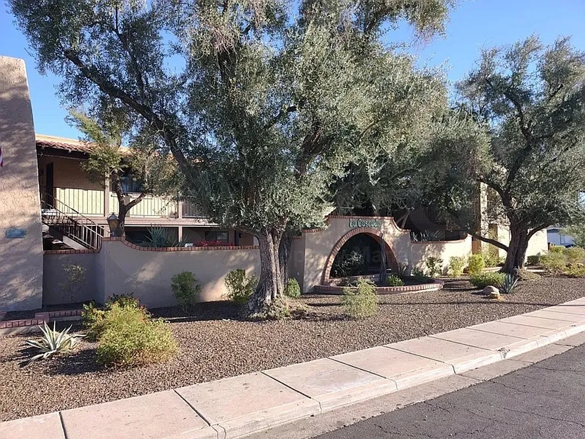 1 bed, 1.0 bath, 680 sqft, $300 — Photo 1